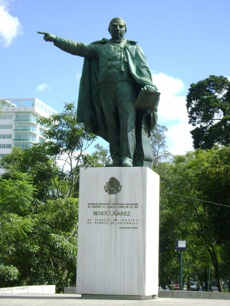 estatua Benito Juárez